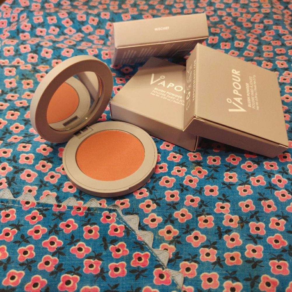 Vapour beauty blush. Color mischief